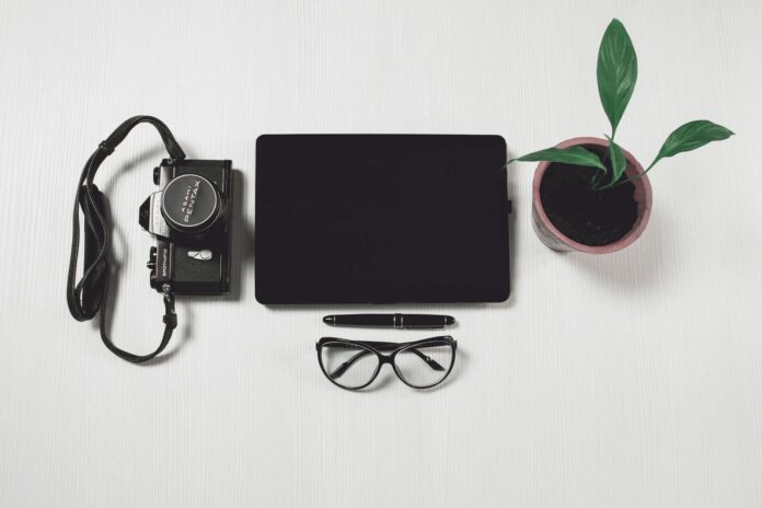 pexels-photo-270695 camera beside laptop